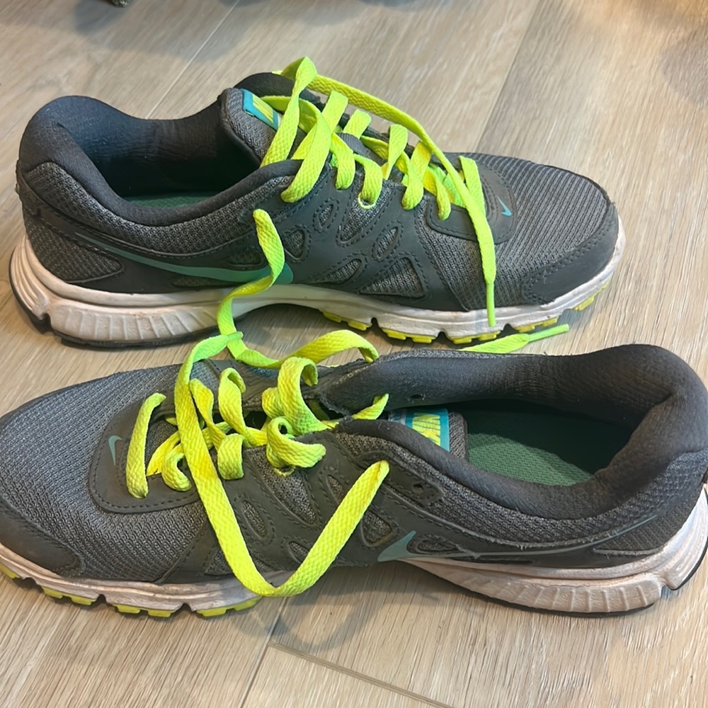 Nike Revolution 2 - 8.5